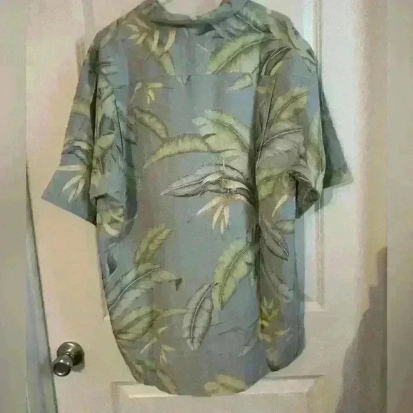 Tommy Bahama 100% Silk Tropical Shirt Size Large. - Picture 3 of 5